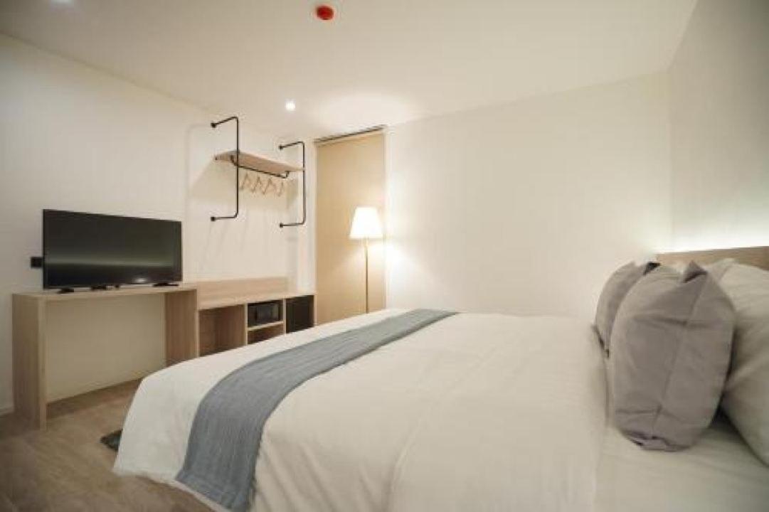 E11 Hotel - Bts Punnawithi Bangkok Eksteriør bilde